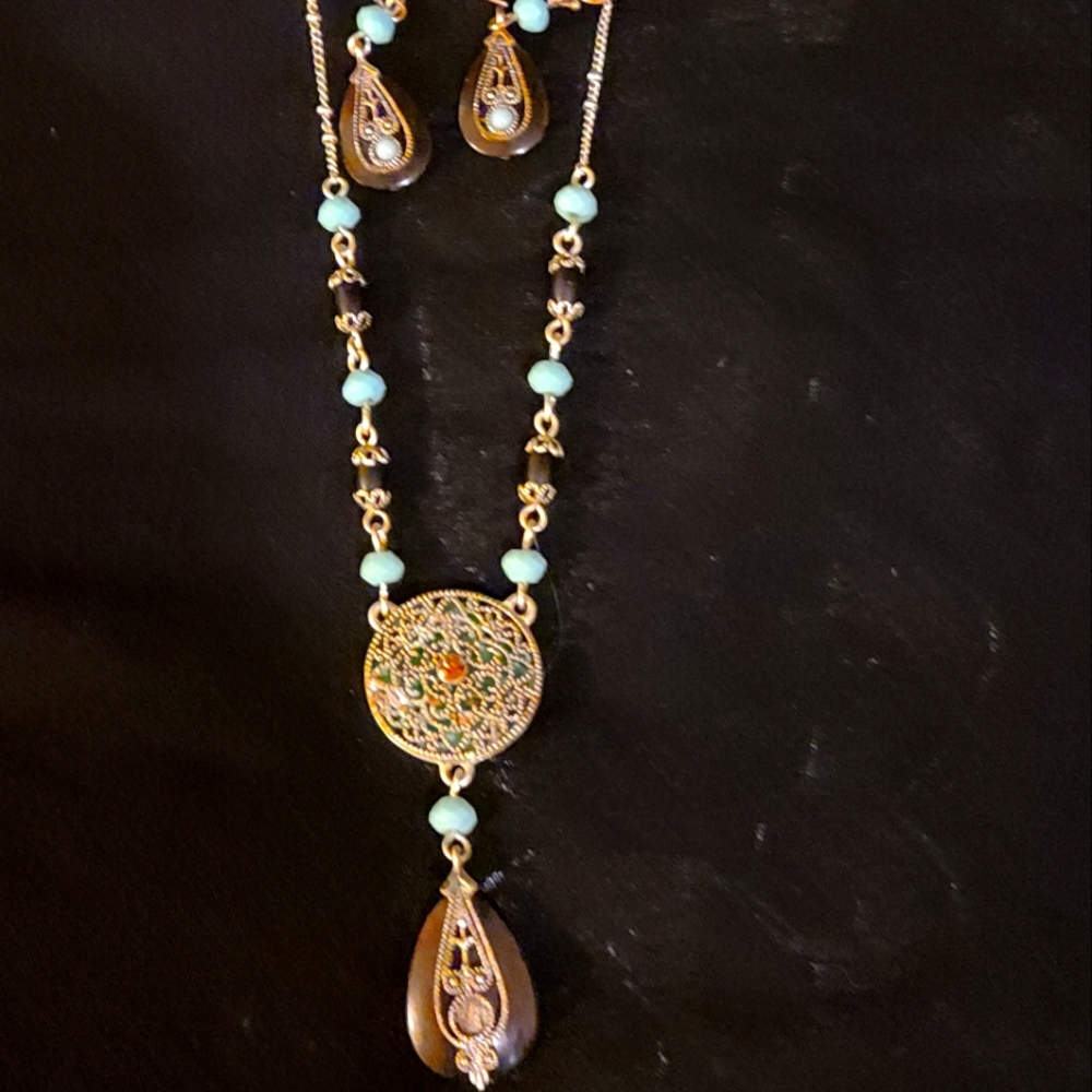Neckless and earrings